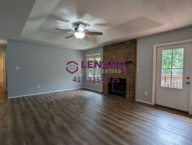 Building Photo - Large 4 Bedroom Home