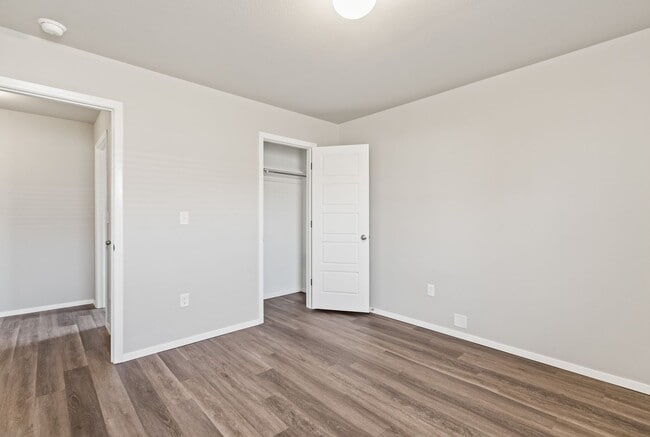 Building Photo - 501 W Christopher Dr