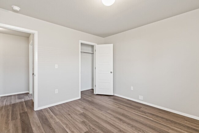 Building Photo - Available Now! 3-Bed, 2-Bath Duplex with Full-Service Lawn Care in Lawlis Ranch