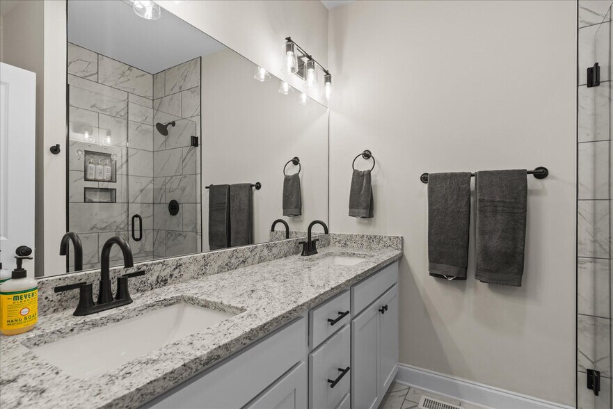 Building Photo - 323 Kelly's Ferry Pl