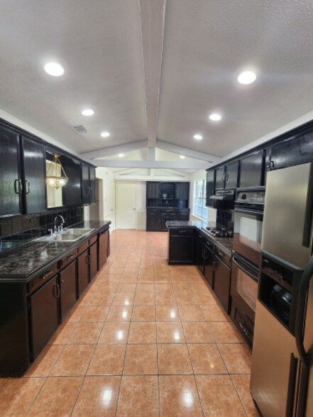 Building Photo - 3834 Kiest Valley Pkwy