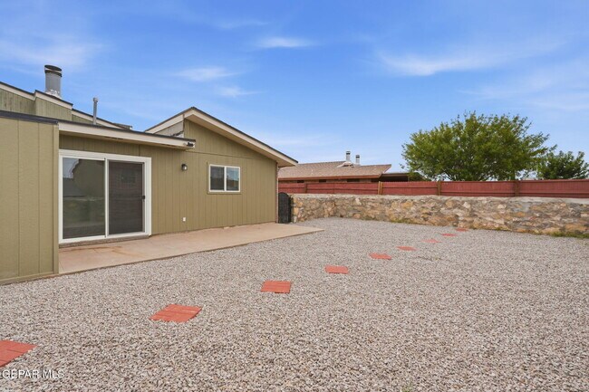 Building Photo - 3540 E Glen Dr