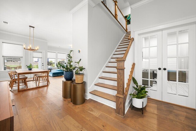 Building Photo - 2506 Lola Ave