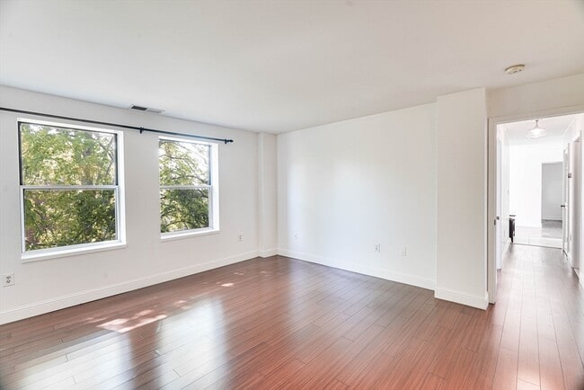 Building Photo - 289 Essex St