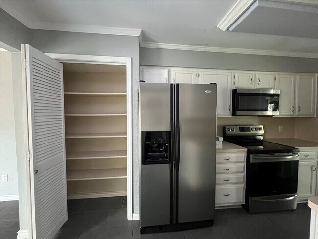 Building Photo - 5801 Lumberdale Rd