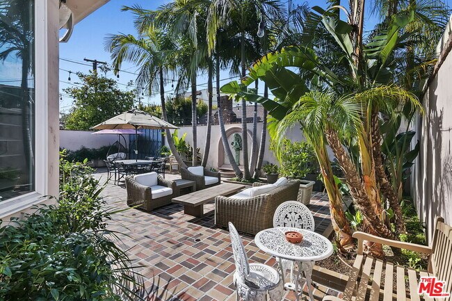 Building Photo - 349 S La Peer Dr