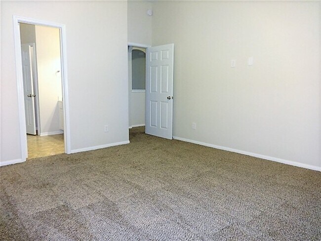 Building Photo - 2420 Avalon Trace Ln