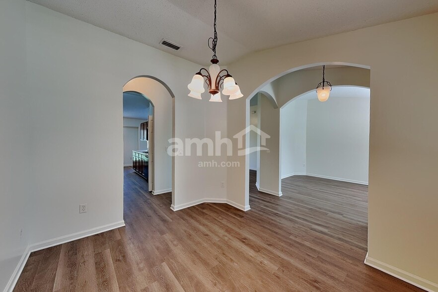 Building Photo - 11609 Deep Springs Dr N