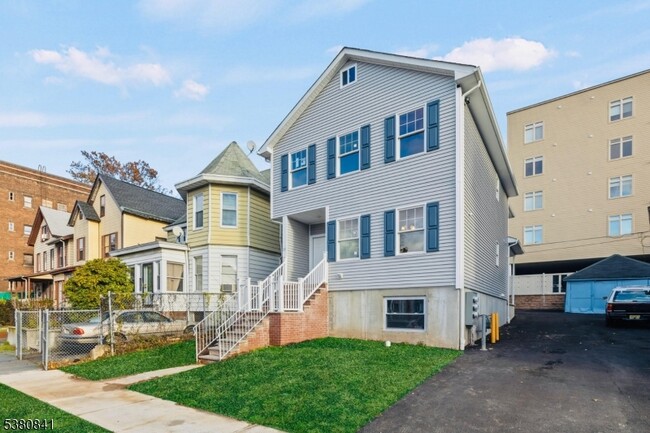 Primary Photo - 26 N Burnett St