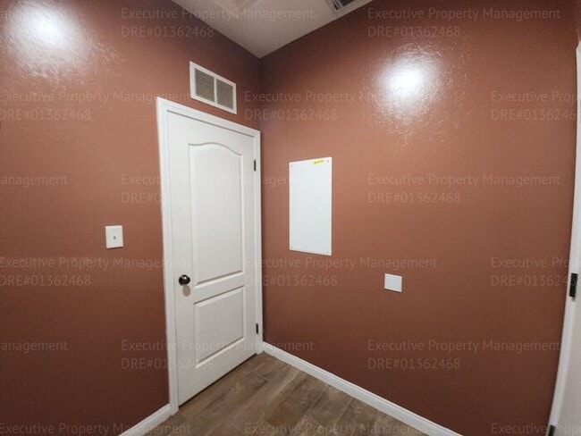 Building Photo - Charming 3 bedroom, 2 bathroom home locate...