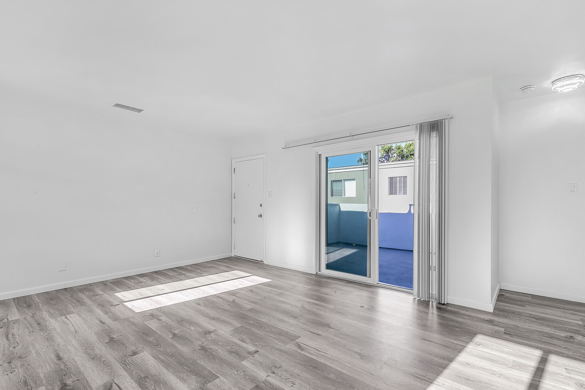 Building Photo - 10107 England Ave