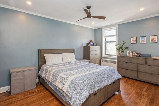 Building Photo - Comfortable and Spacious Rental Opportunity