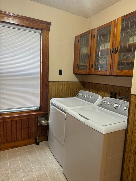 Building Photo - 49 Houghton St