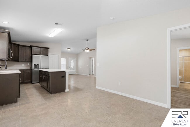 Building Photo - 734 Flora St