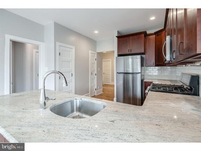 Building Photo - 309 Warwick Rd