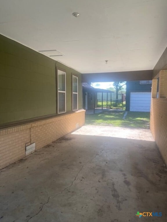 Building Photo - 615 S Laurel Ave