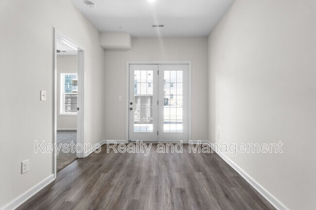 Building Photo - 109-B-109 E Johnson Cir