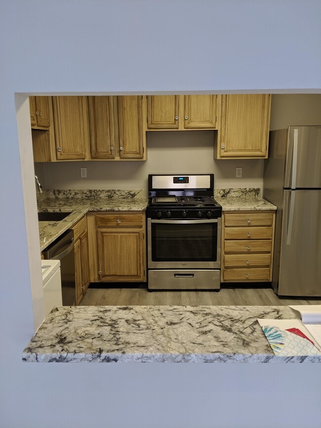 Kitchen - 3701 S George Mason Dr