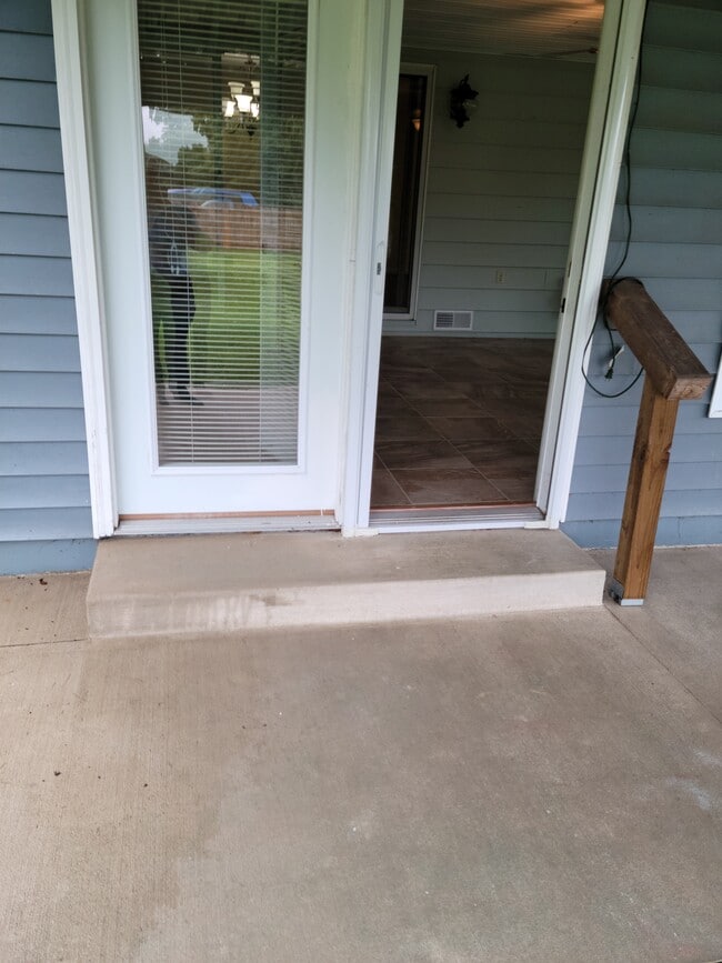 Building Photo - 1440 Sherwood Downs Rd W