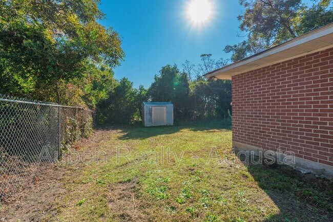 Building Photo - 1514 Bleakley St