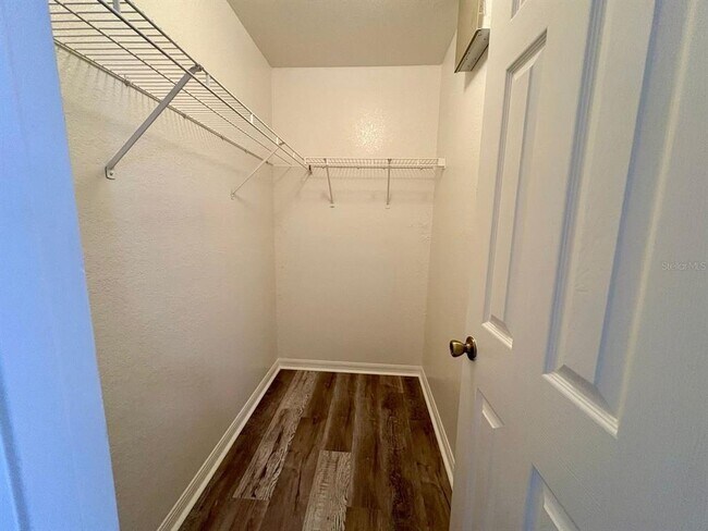 Building Photo - 609 Tamarin Ln
