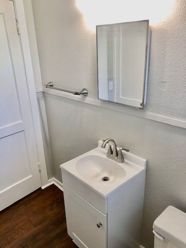 Building Photo - $500 OFF MOVE IN SPECIAL-DESIRABLE BENTON-...