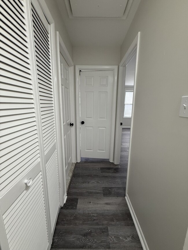 Building Photo - 2041 Harbour Dr