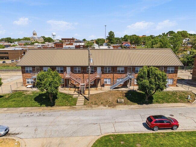 Building Photo - 3 Bed 2 Bath