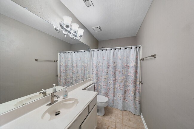 Building Photo - 7 Rockridge Ct