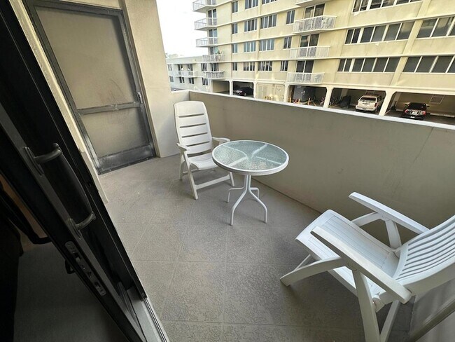 Building Photo - 145 S Ocean Ave