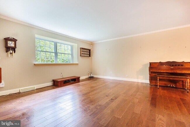 Building Photo - 2294 Linden Ave