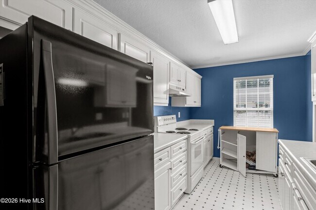 Building Photo - 113 Brittany Way
