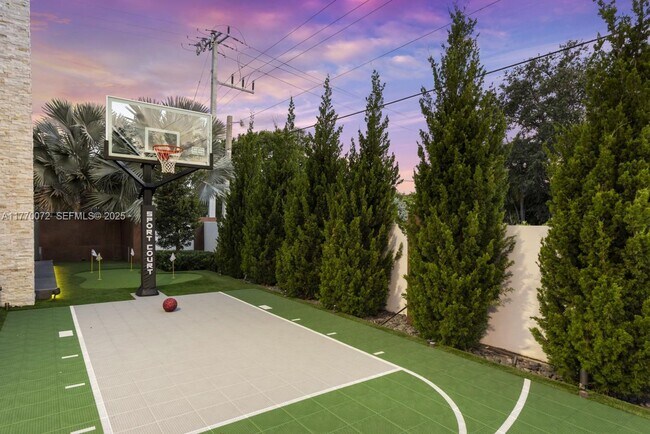 Building Photo - 1400 Bayview Dr