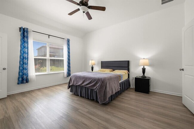 Building Photo - 121 Leona River Trl