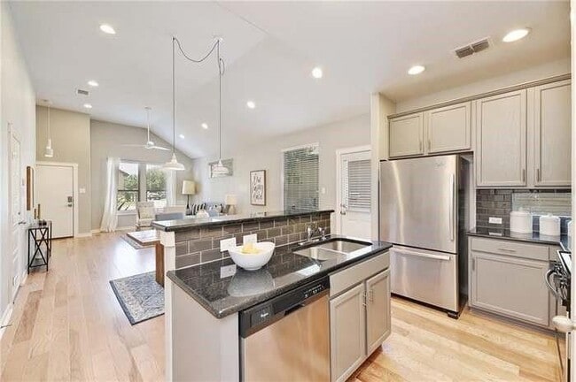 Building Photo - 2001 Faro Dr