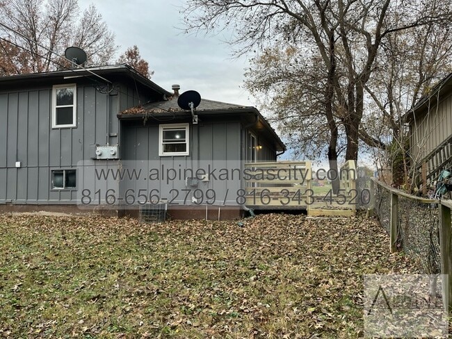 Building Photo - Updated Independence Duplex, Fort Osage SD