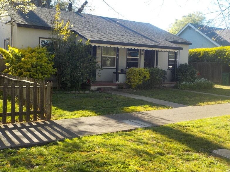 Building Photo - 1211 Laburnum Ave