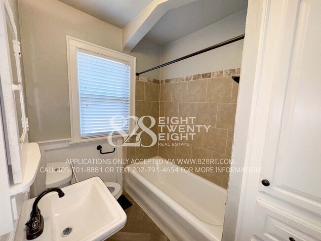 Building Photo - Updated 2 Bed/1.5 Bath Historic Property L...