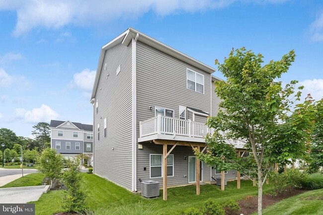 Building Photo - 204 Jenkins Way