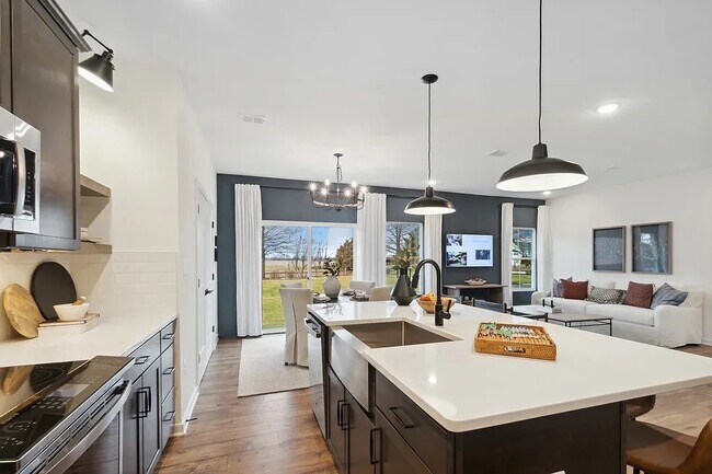 Building Photo - 132 Reformation Dr