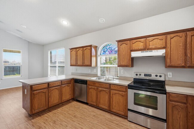 Building Photo - Charming in Crowley