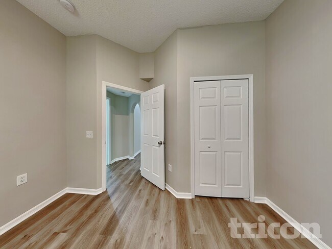 Building Photo - 649 Doe Cove Pl