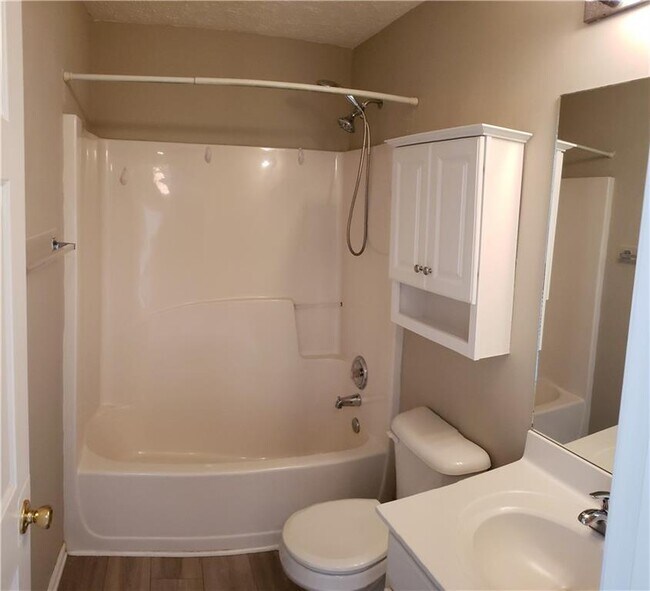 Building Photo - 204 Wild Flower Ln