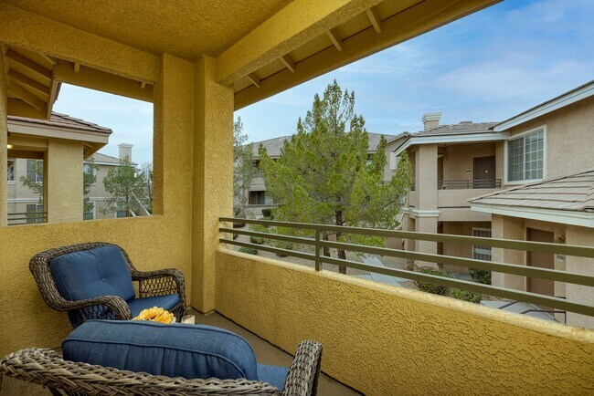 Building Photo - Entertainer's 2 Bd, 2 Bth Furnished Summerlin Condo