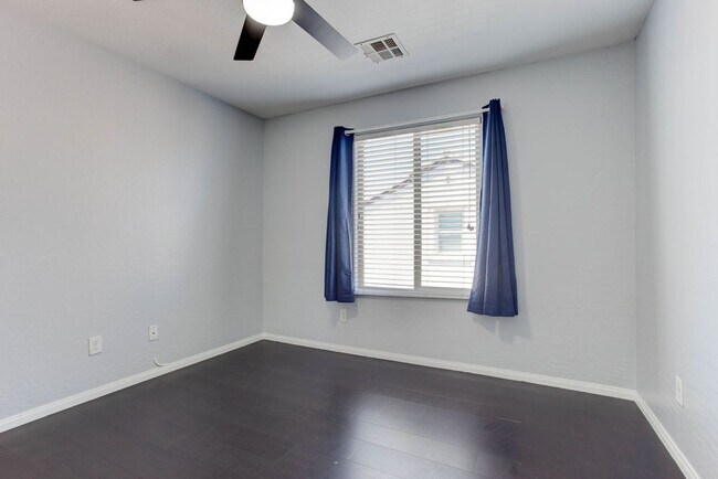 Building Photo - 7724 Vibrant Threads Ct