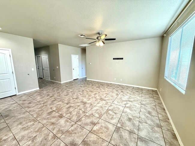 Building Photo - Beautiful 3 Bedroom with 3 Car Garage- Available Now!