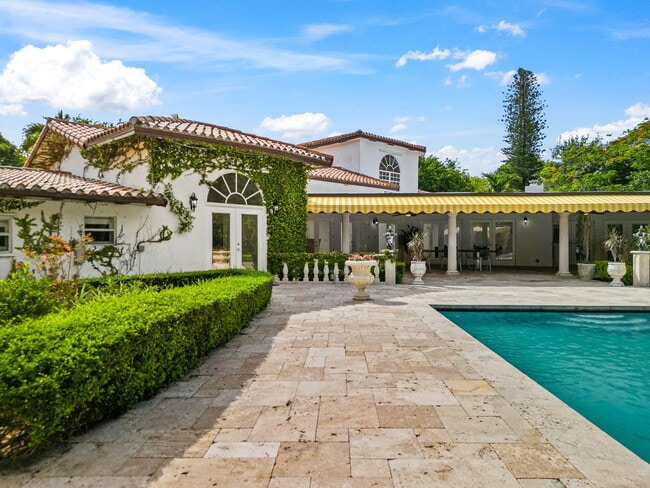 Building Photo - 12300 Old Cutler Rd