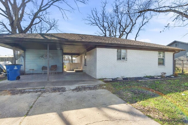 Building Photo - 6318 Laramie St
