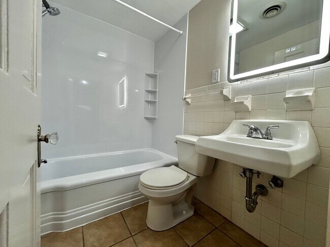 Building Photo - 6 Long Farm Terrace