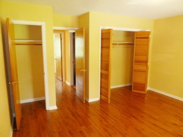 Building Photo - Inviting, updated 4br 3.5ba duplex w/ park...